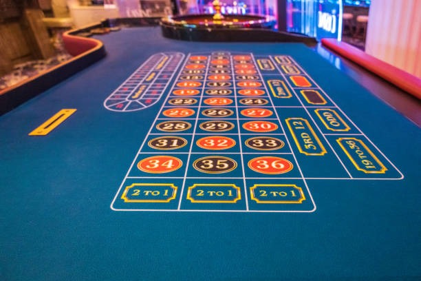 pedro game interface showing payline visualization and bet adjustment controls
